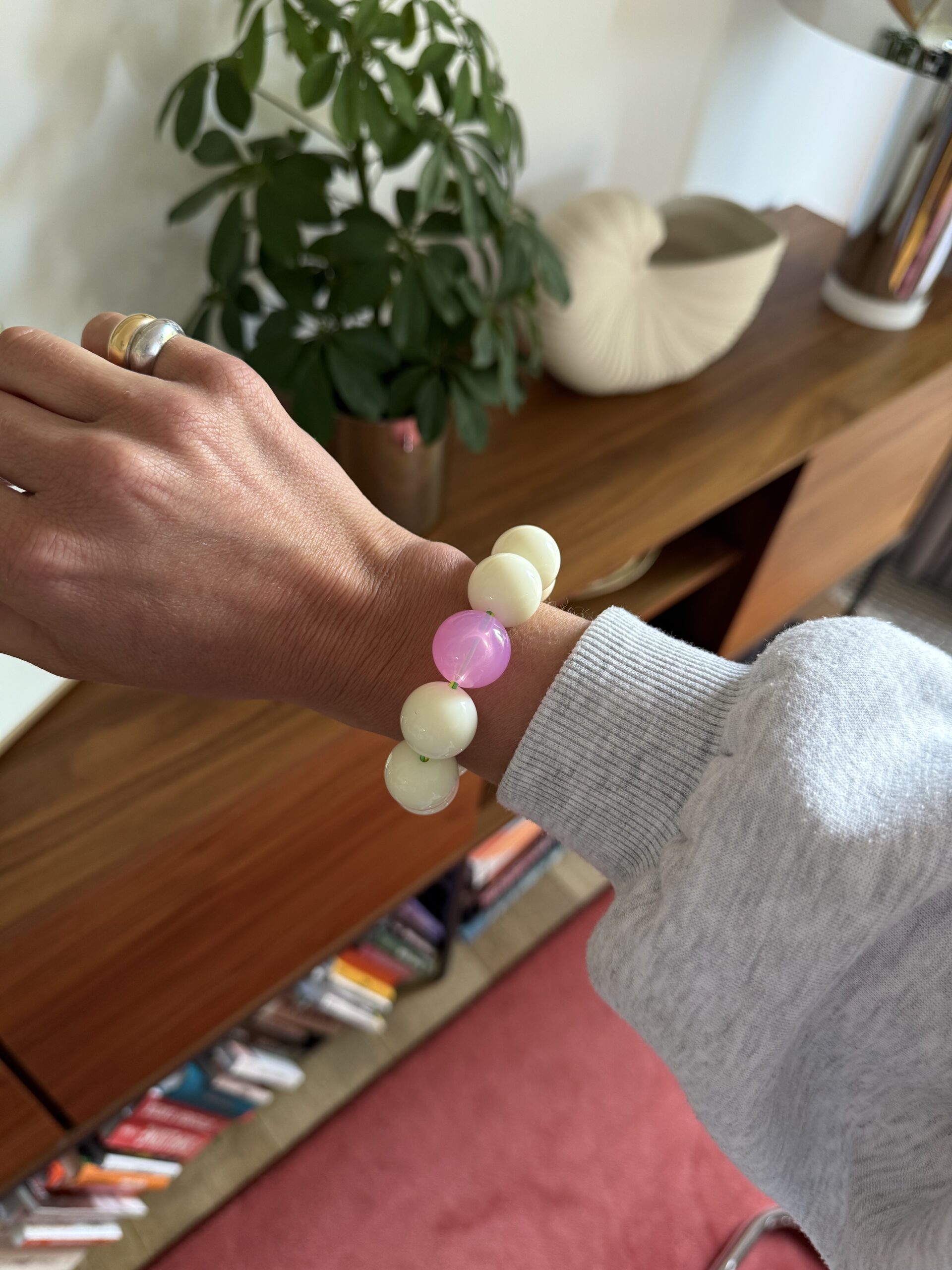 Bracelet avec perles rondes colorées PAVLOVA - Image 2