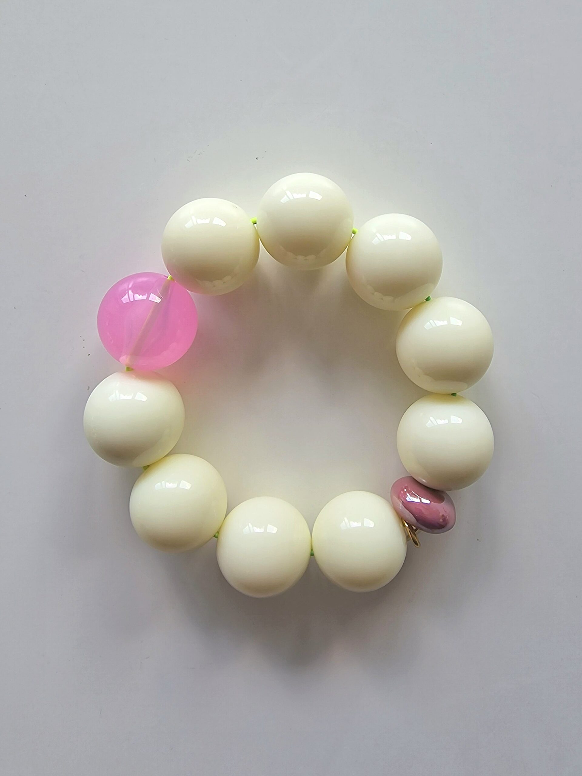 Bracelet avec perles rondes colorées PAVLOVA